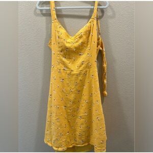 Hollister XS Women’s Mini Yellow Flowery Sundress with Tie Back.